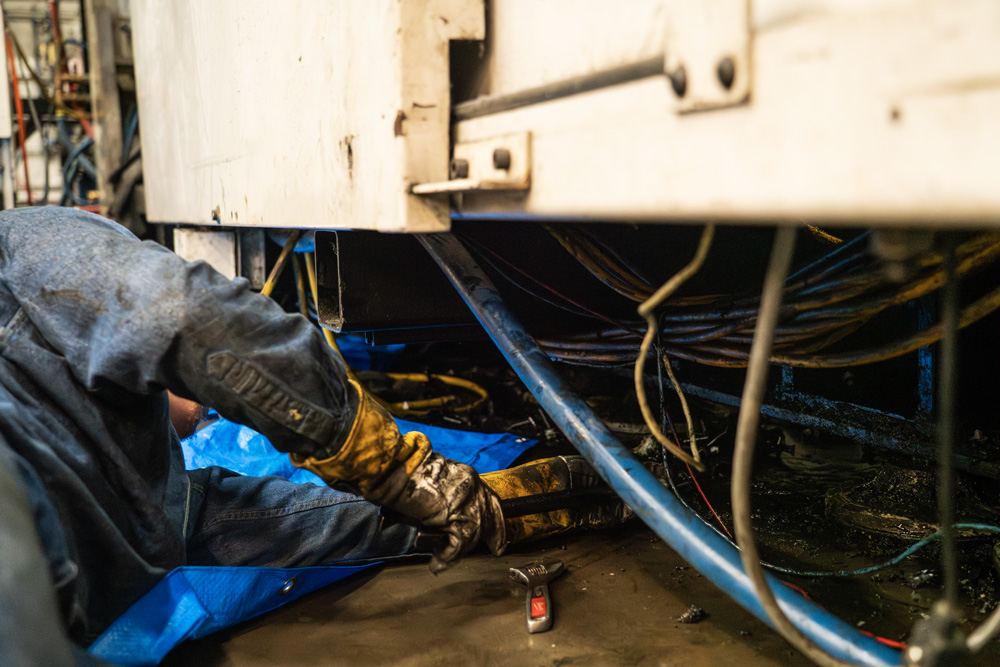 Industrial maintenance on platen and mould machine