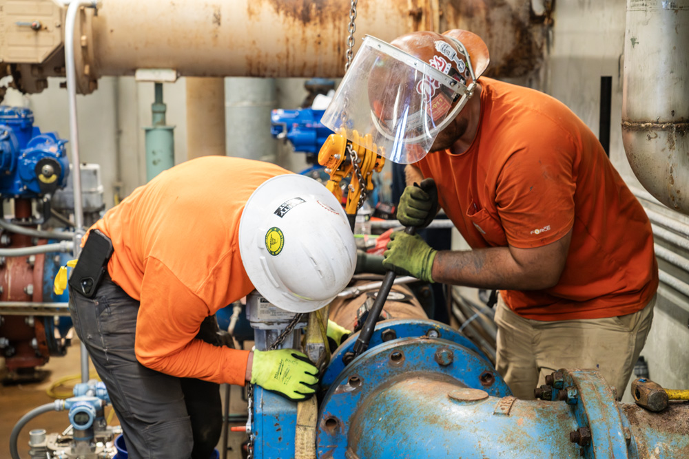 Pipefitters remove last bolts from the 12" pipe for the flow control valve